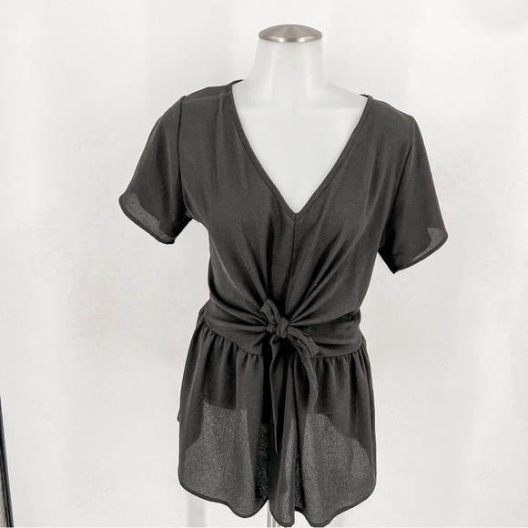 Entro black top with a tie on the front - Picture 1 of 5